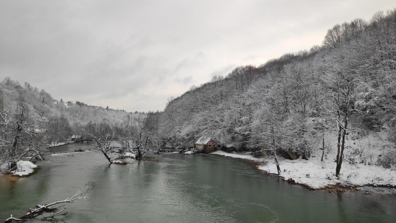 Smaragd River Near Rastoke & Plitvice Lakes Slunj Bagian luar foto